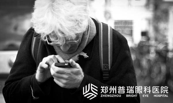 高度近視可以嗎？V4C-ICL助您擺脫眼鏡束縛！