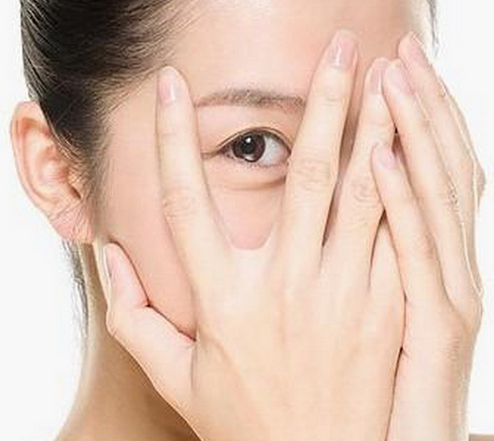 讀懂眼睛發(fā)出的4大信號，避免健康亮紅燈！