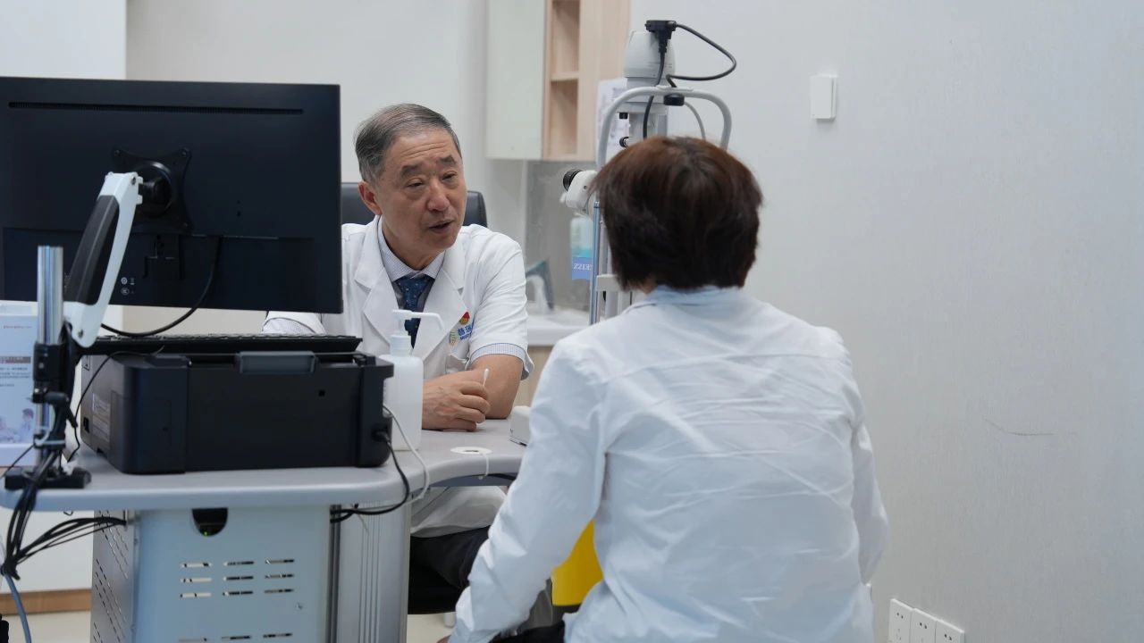 白內(nèi)障術(shù)后視力又下降？6大原因多方面解析！